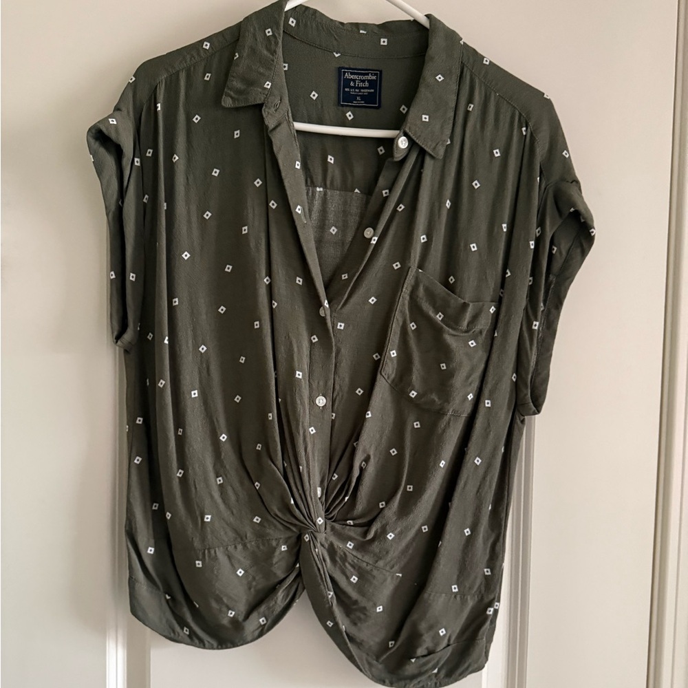 Abercrombie & Fitch Olive Knot-Front Short Sleeve Shirt